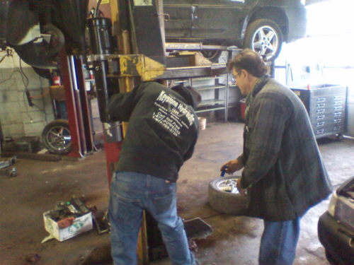 Replacing car hoists cylinders